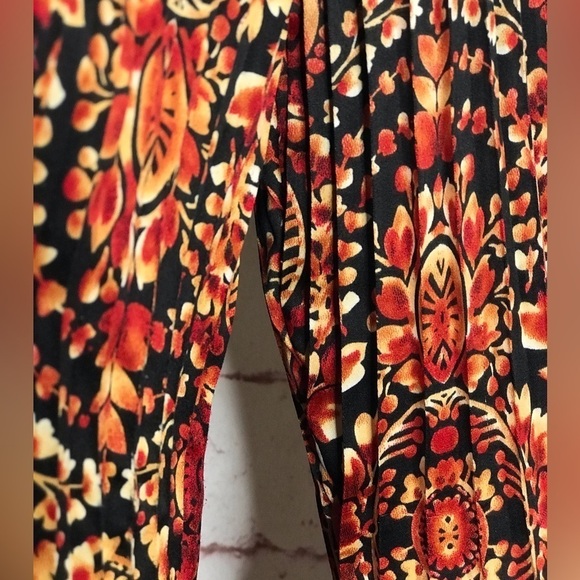 ESSENTIALS By MILANO Pleated S 3/4 Bell Sleeve Rust Cream Black Print Blouse - Picture 3 of 13